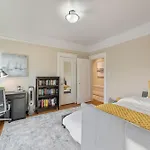 Cozy 2Br Retreat With Parking & Laundry