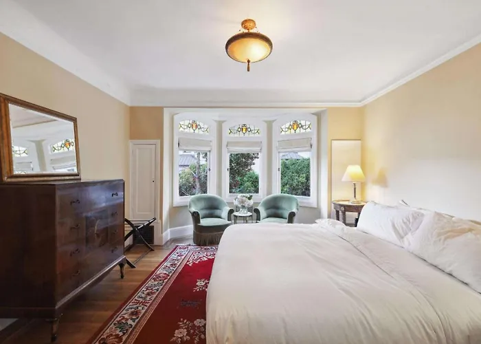 Nob Hill Charm