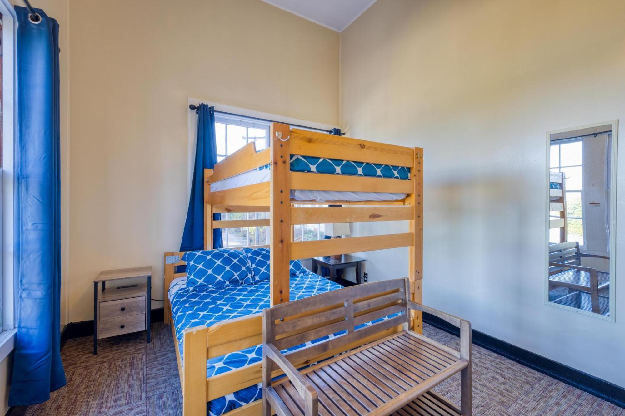 Hi Fisherman's Wharf Hostel