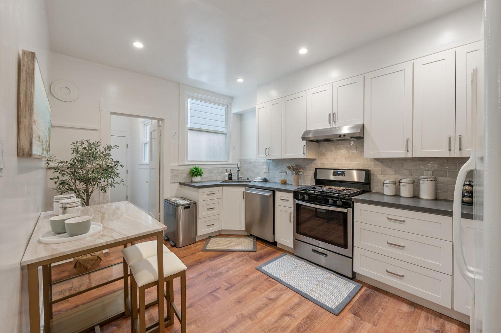 Cozy 2br Retreat With Parking & Laundry San Francisco
