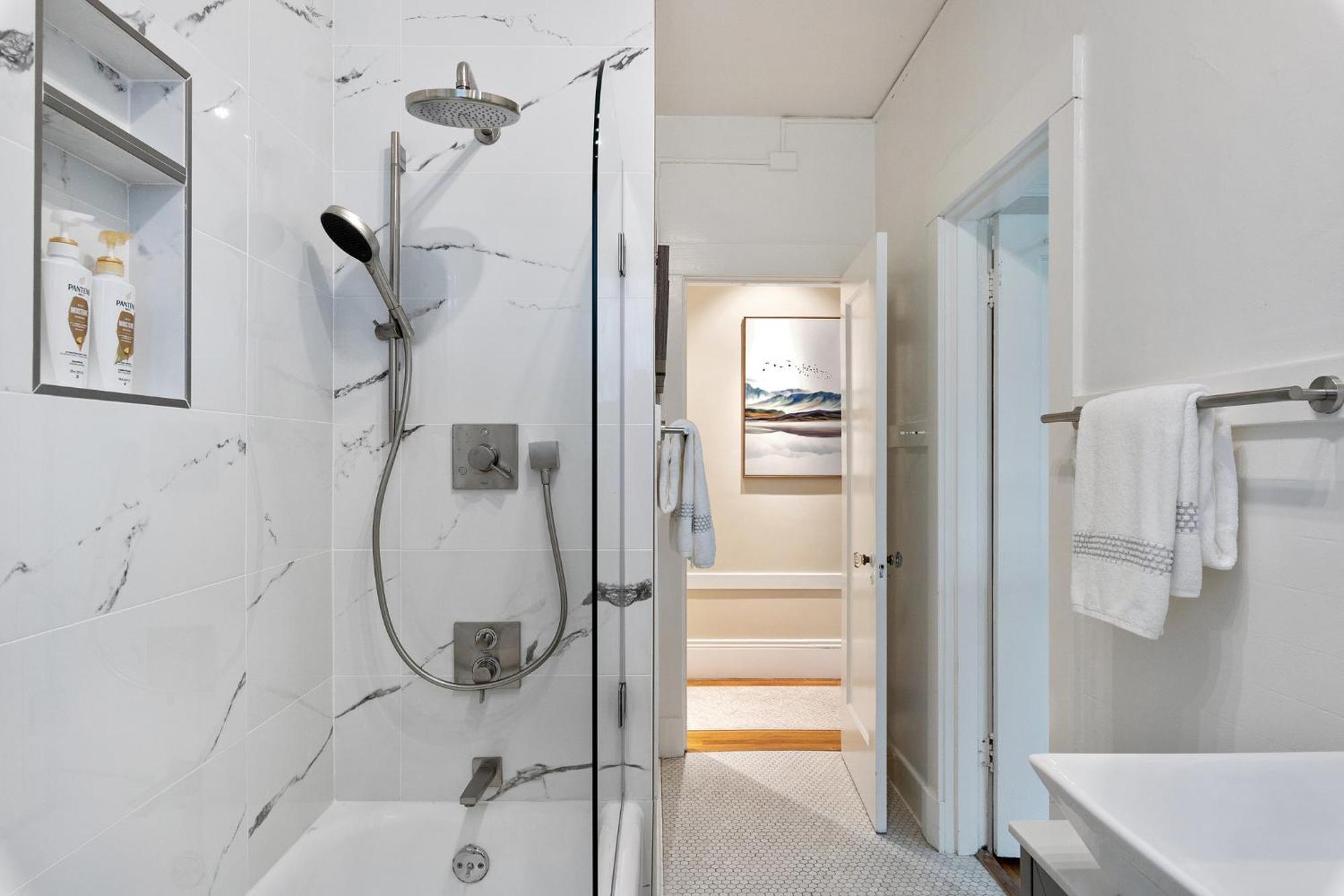 Cozy 2br Retreat With Parking & Laundry * San Francisco