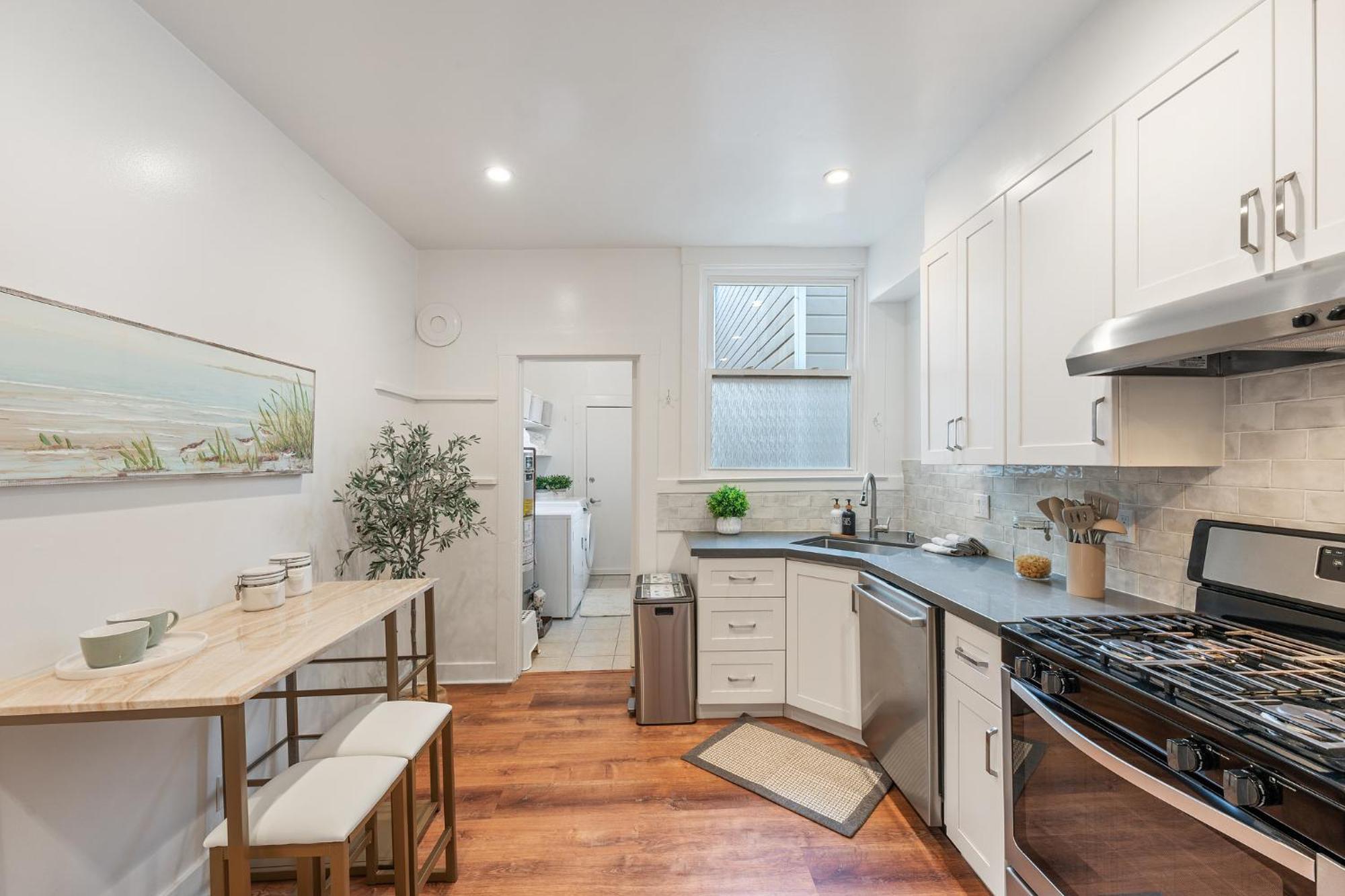 Cozy 2br Retreat With Parking & Laundry San Francisco