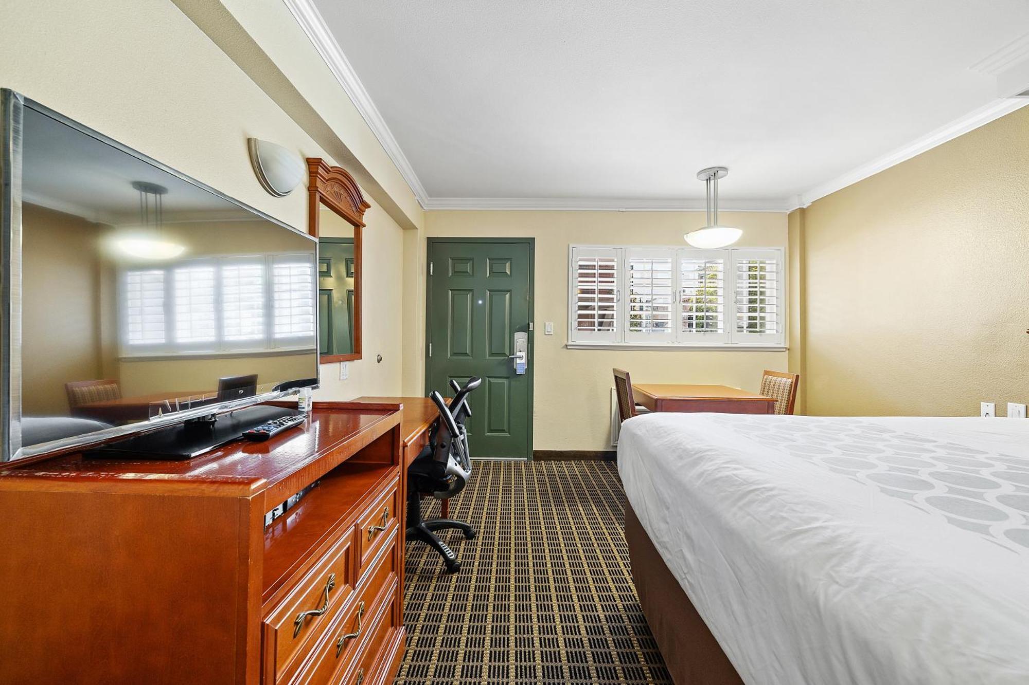 Hotel Alexis Park