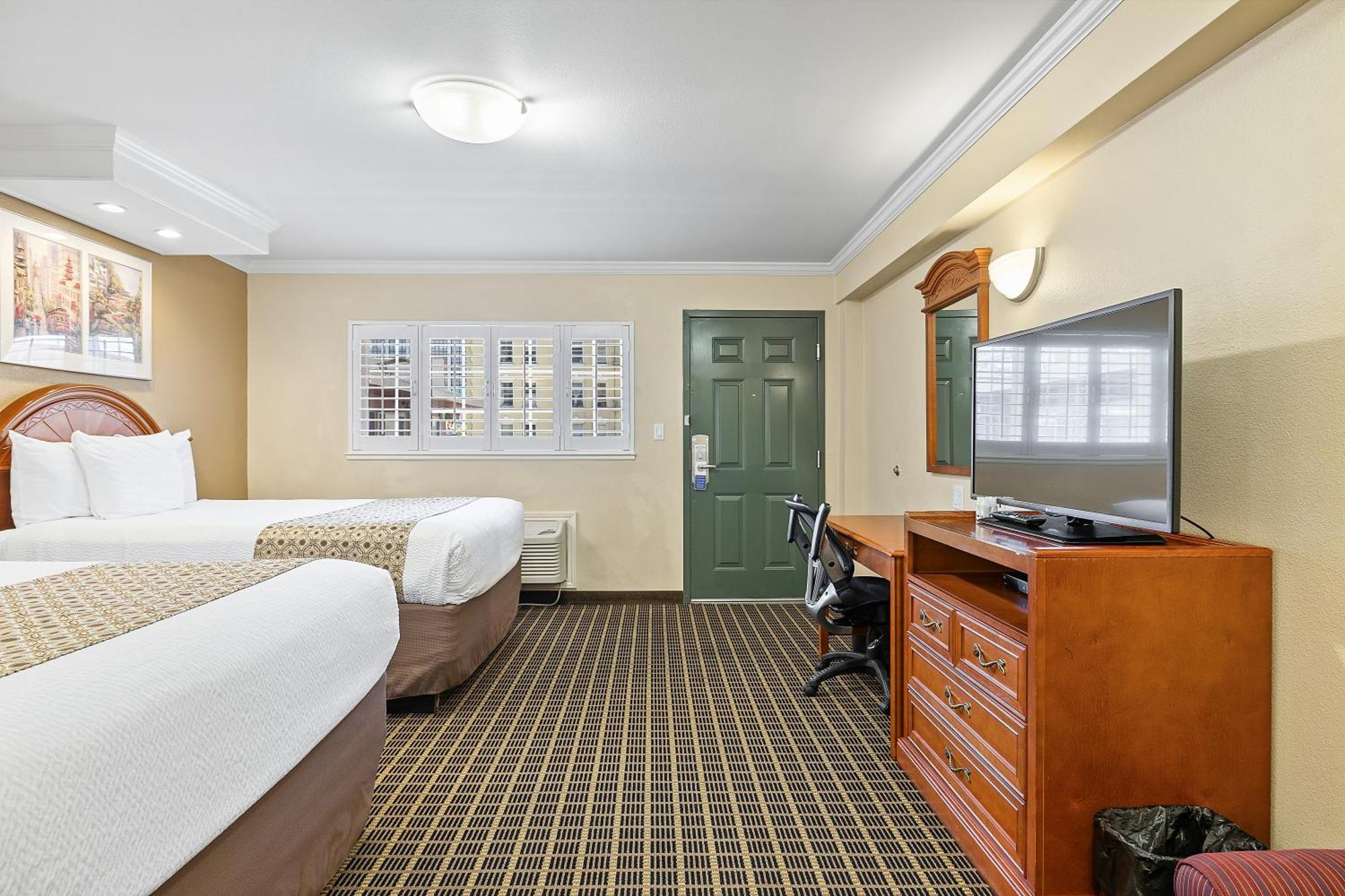 Hotel Alexis Park