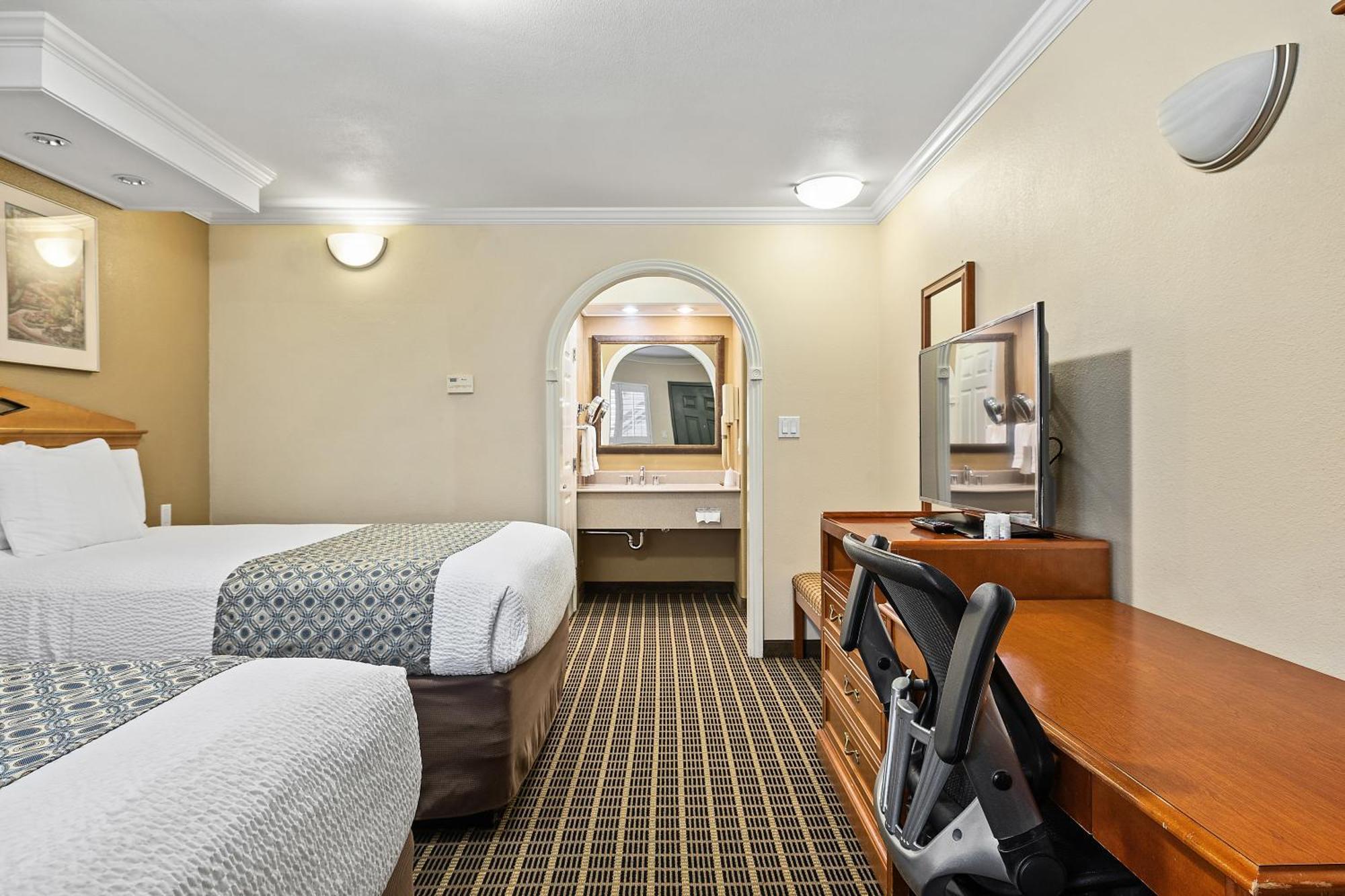 Hotel Alexis Park