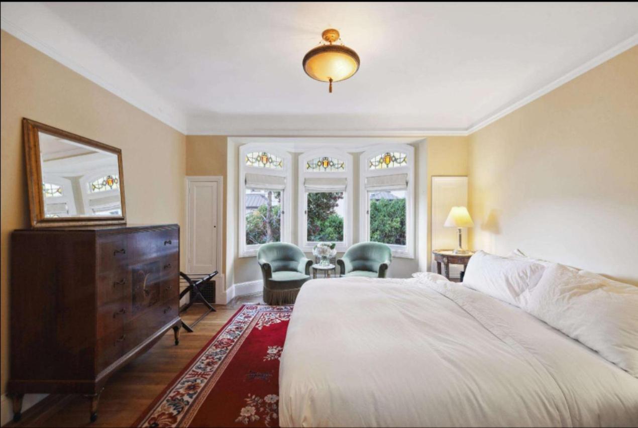 Nob Hill Charm 4*