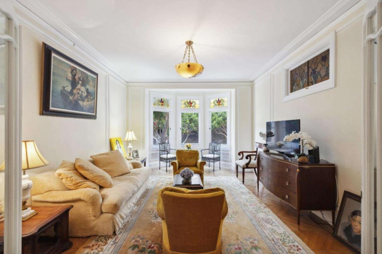 Nob Hill Charm 4*