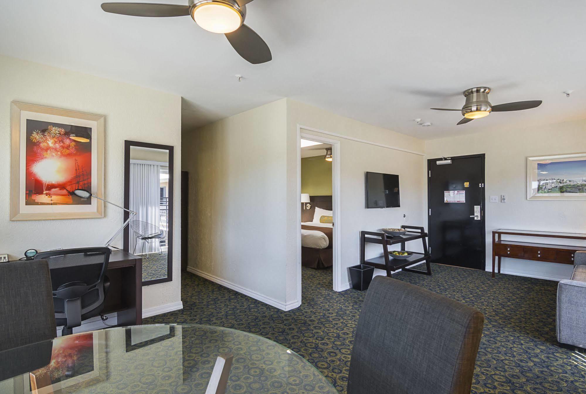 Heritage Marina Hotel