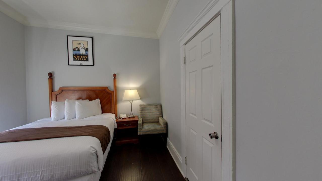 Inn Warfield 3*