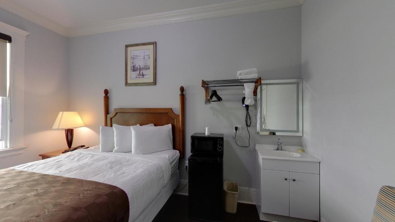 Inn Warfield