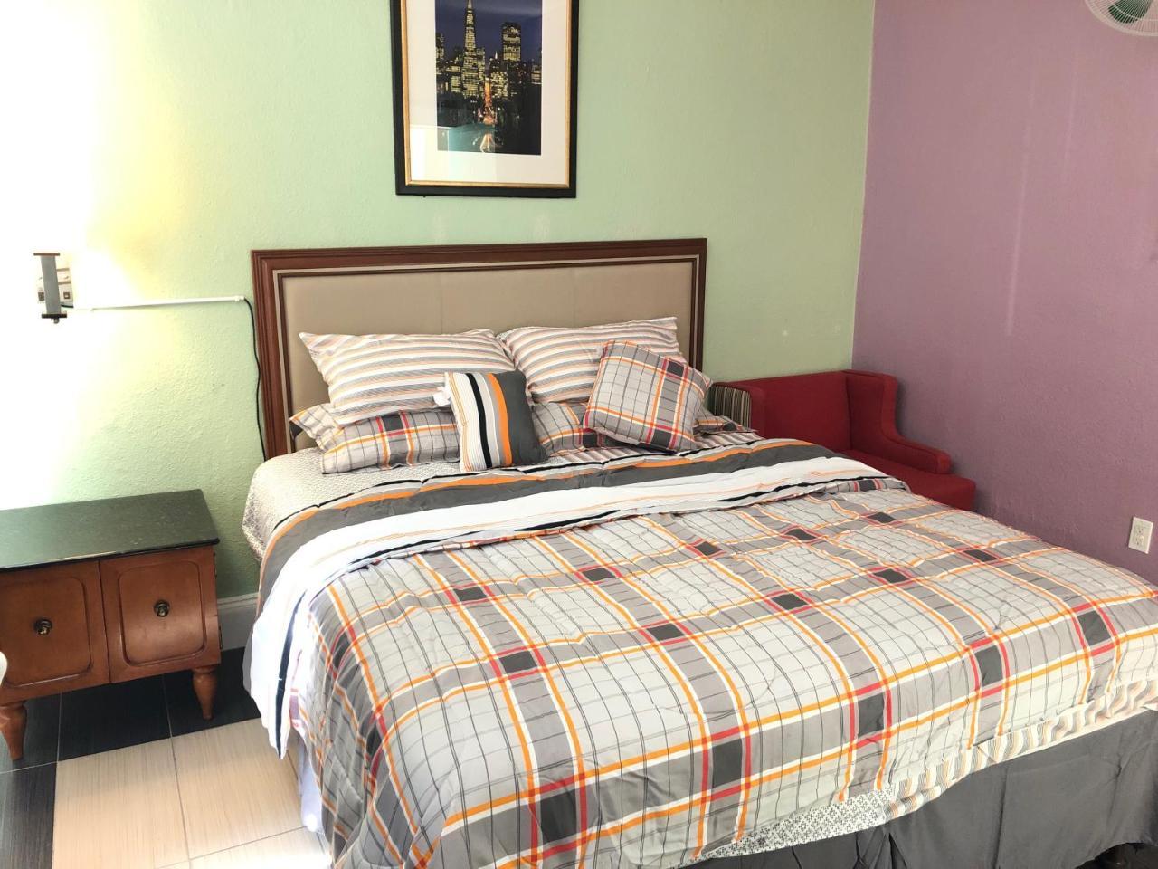 Oak Hotel 2*