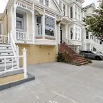 Stylish And Spacious 2Nd Flr 2 Bedroom Victorian Home
