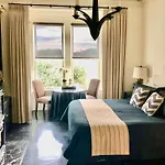 Pacific Heights Chic Jr Studio