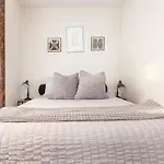 Pacific Heights Victorian Garden Suite