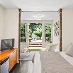 Pacific Heights Victorian Garden Suite