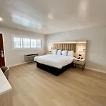 Nob Hill Motor Inn -Newly Updated Rooms!