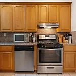 Super Convenient 1Br City Pad With Garage Parking