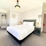 The Grove Inn