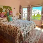 Lovely Noe Valley Condo W Light, View & Parking!