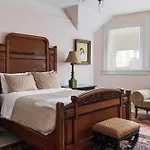 Chateau Tivoli Bed And Breakfast