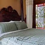 Chateau Tivoli Bed And Breakfast