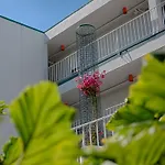 Oasis Inn