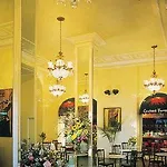 Vantaggio Suites Cosmo