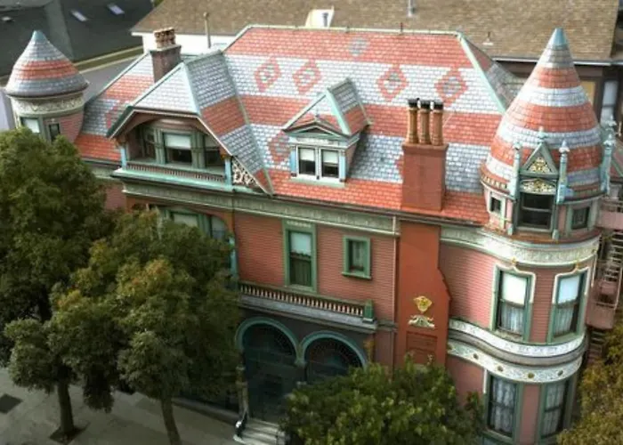 Chateau Tivoli Bed And Breakfast