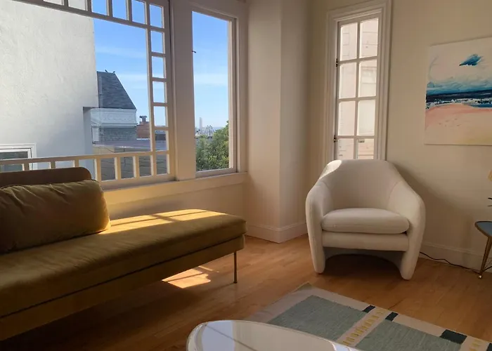 Gorgeous Apt High Atop Nob Hill Free Parking!
