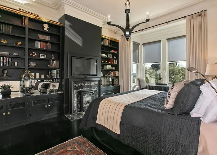 Pacific Heights Chic Jr Studio