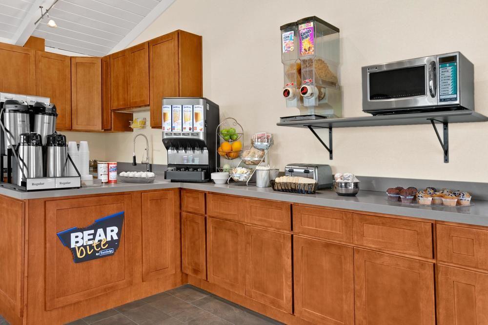 Travelodge By Wyndham Bay Motel 2*