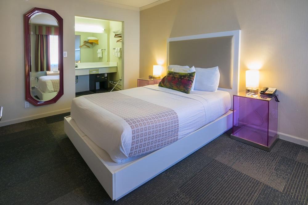 At Golden Gate Motel