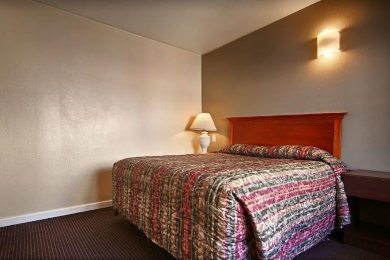 Civic Center Motel 2*