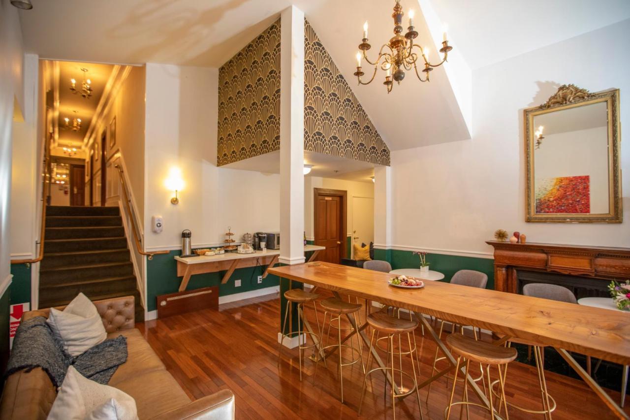 Washington Square Hotel 3*