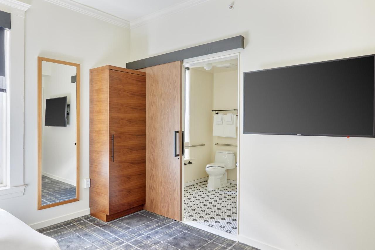 Found Hotel, Hotel
