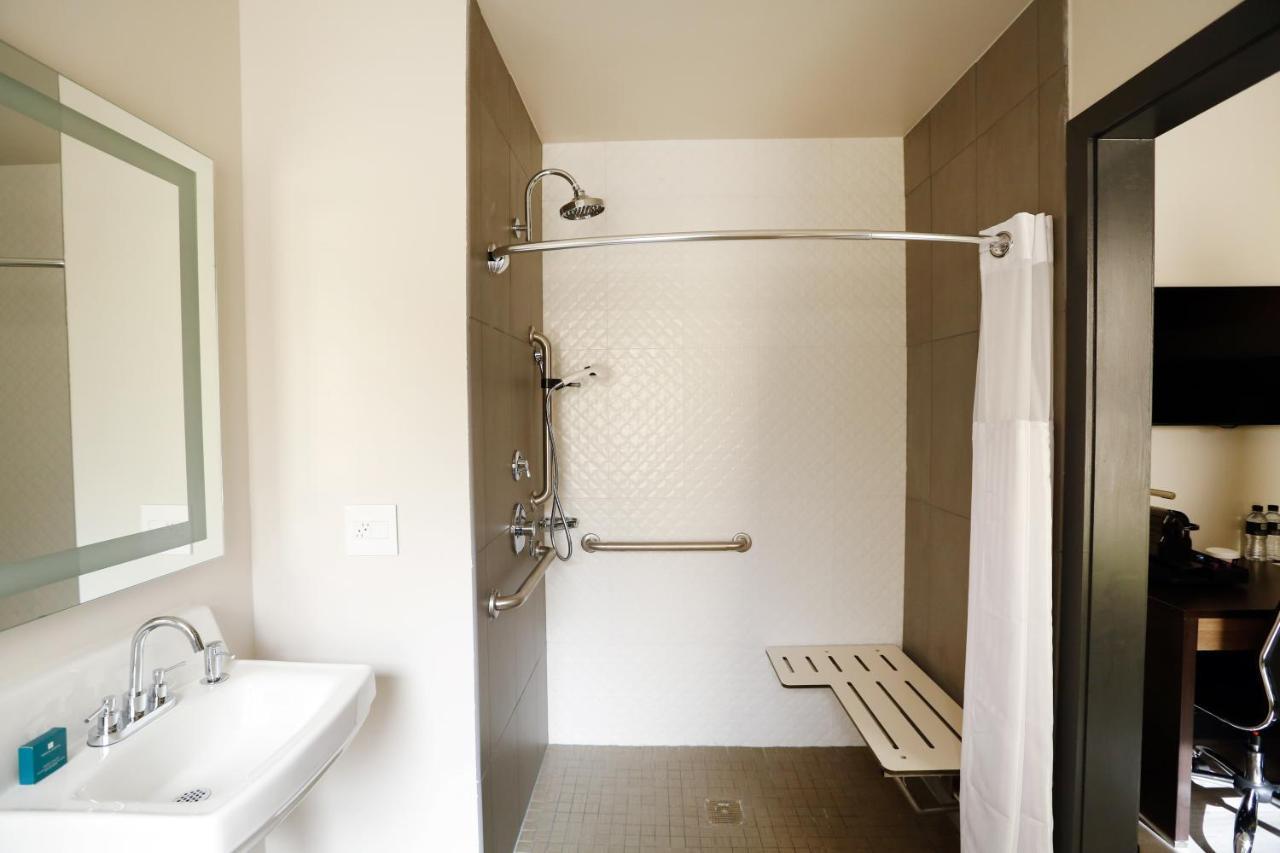 Epik Hotel 4*