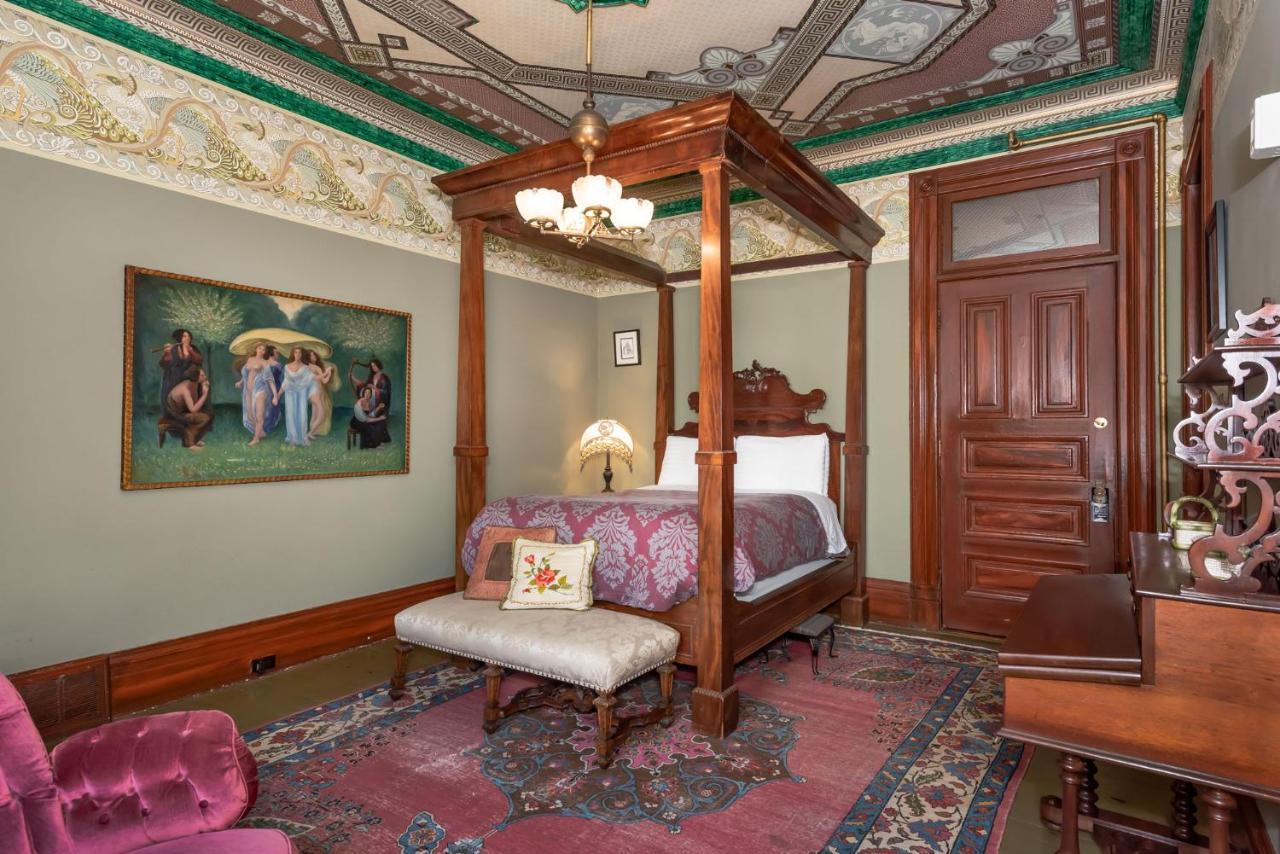 Chateau Tivoli 3*