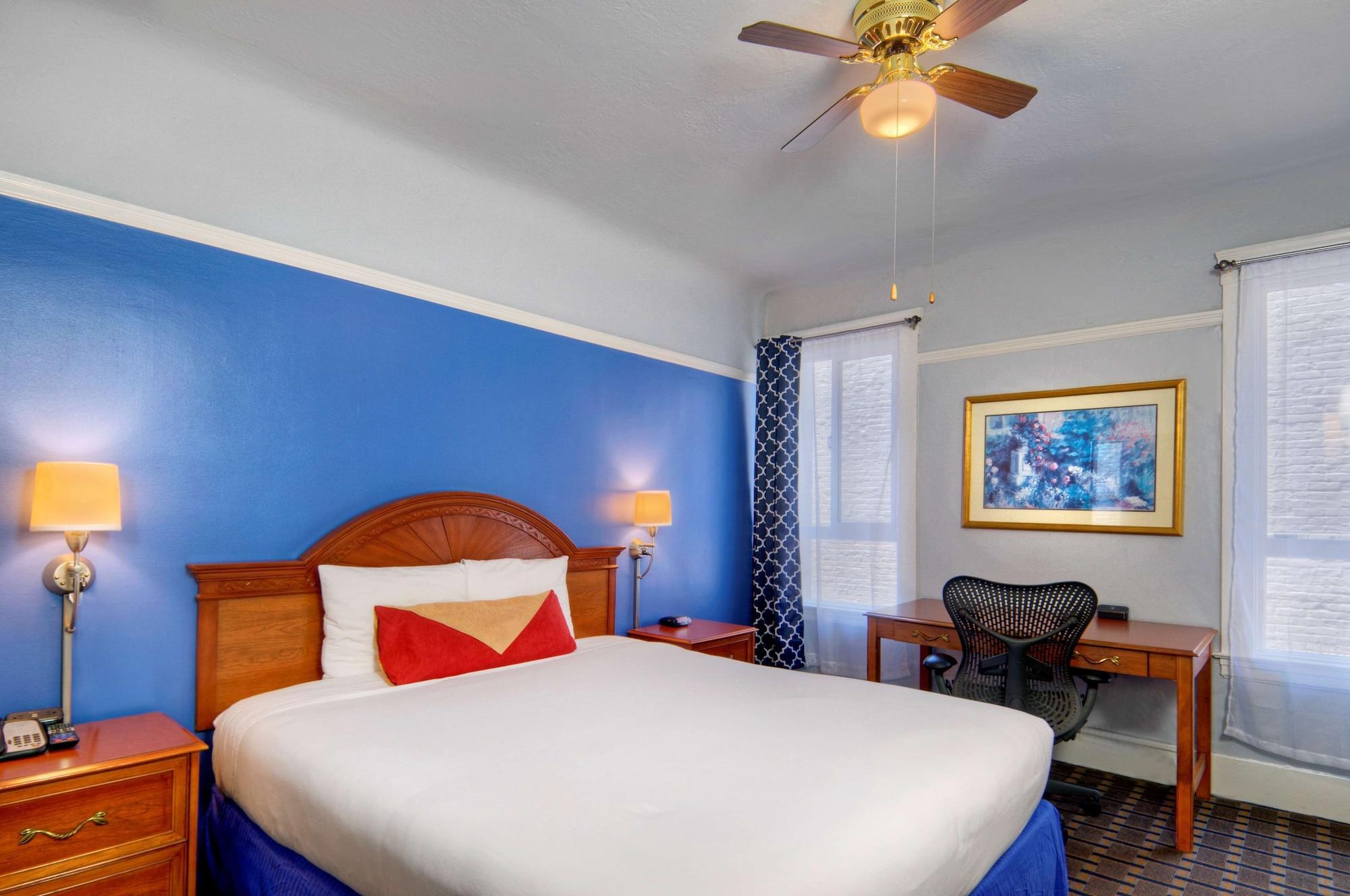 The Monarch Hotel 2*
