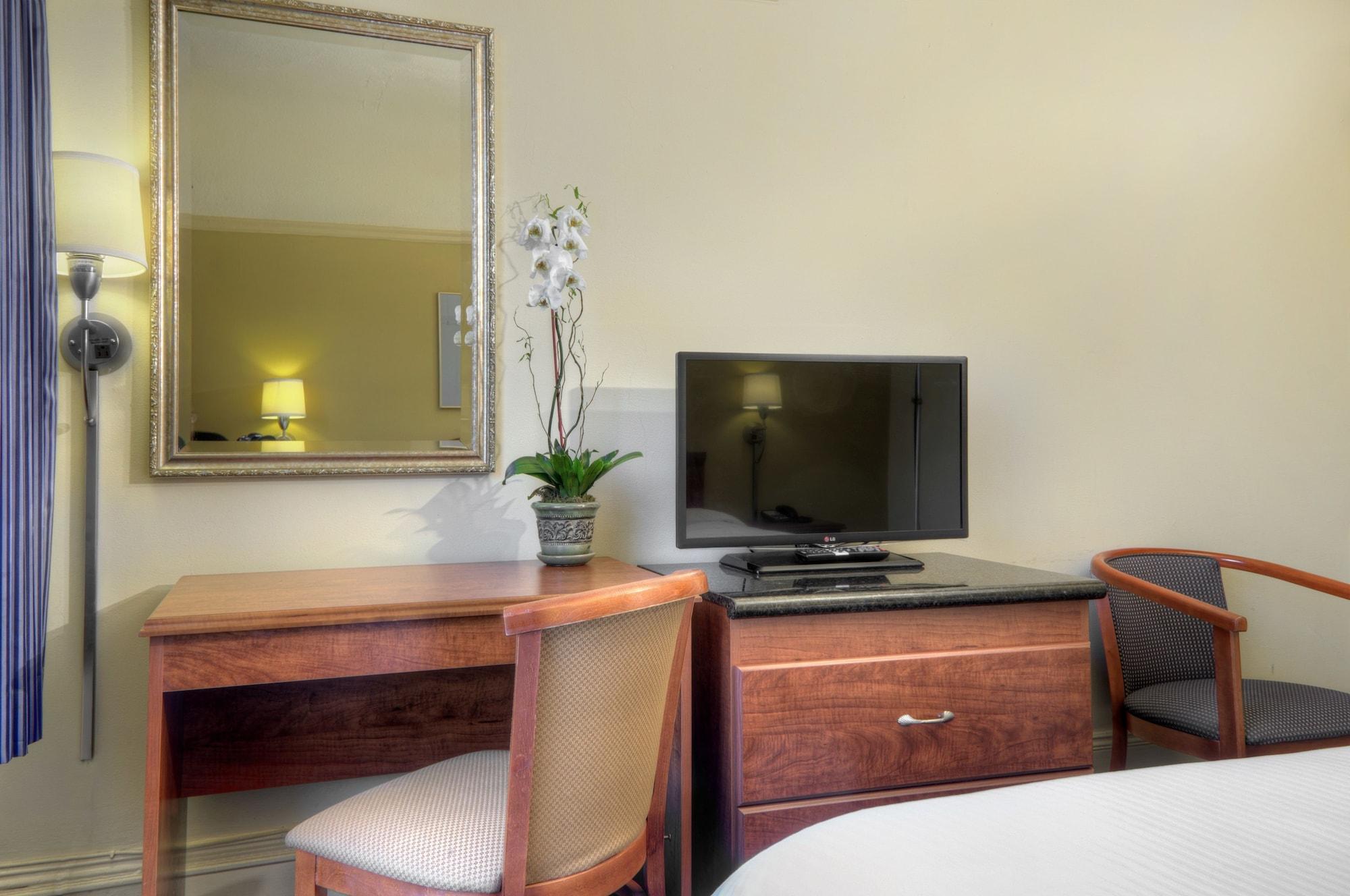 The Monarch Hotel 2*