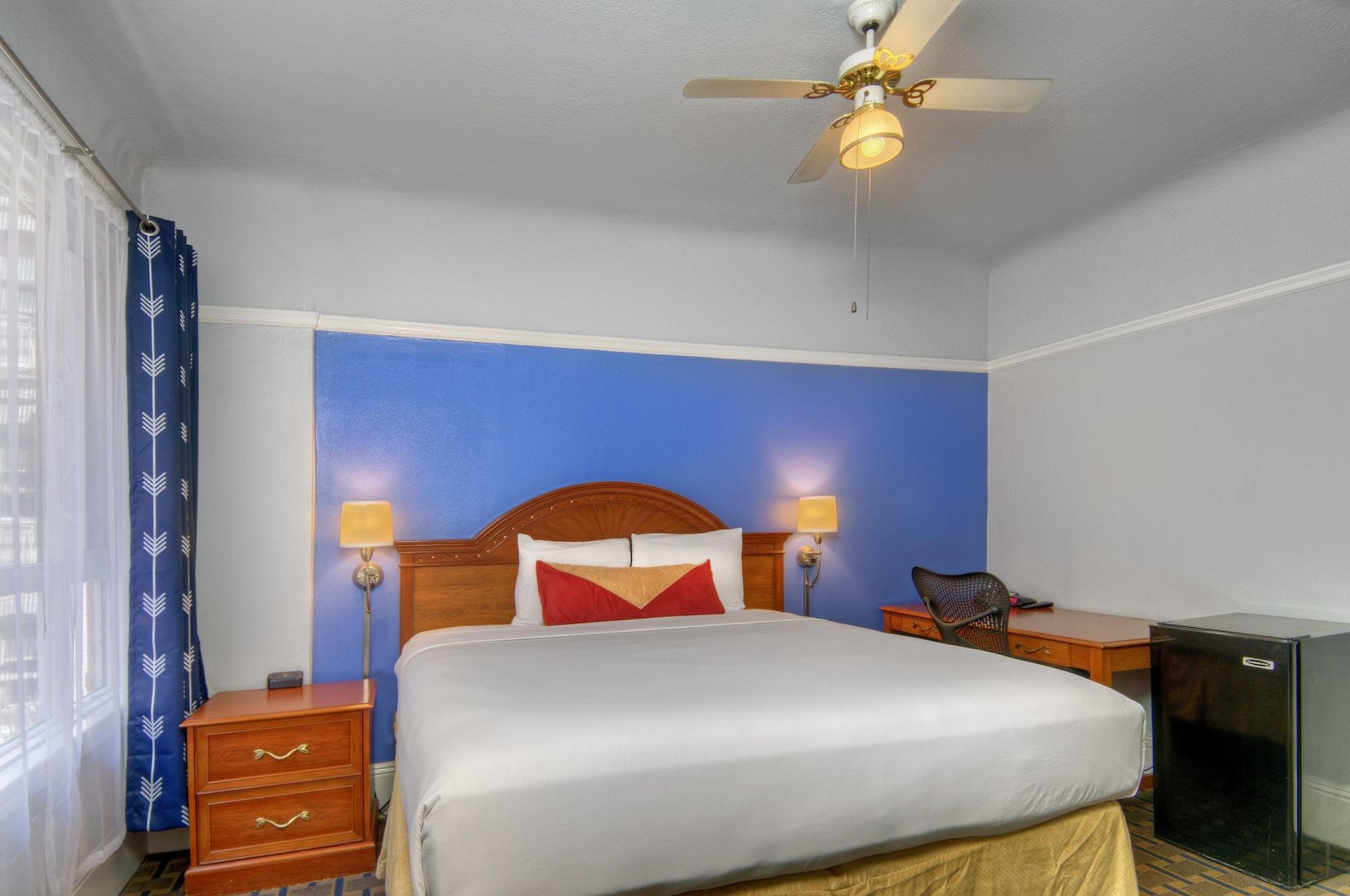 The Monarch Hotel 2*