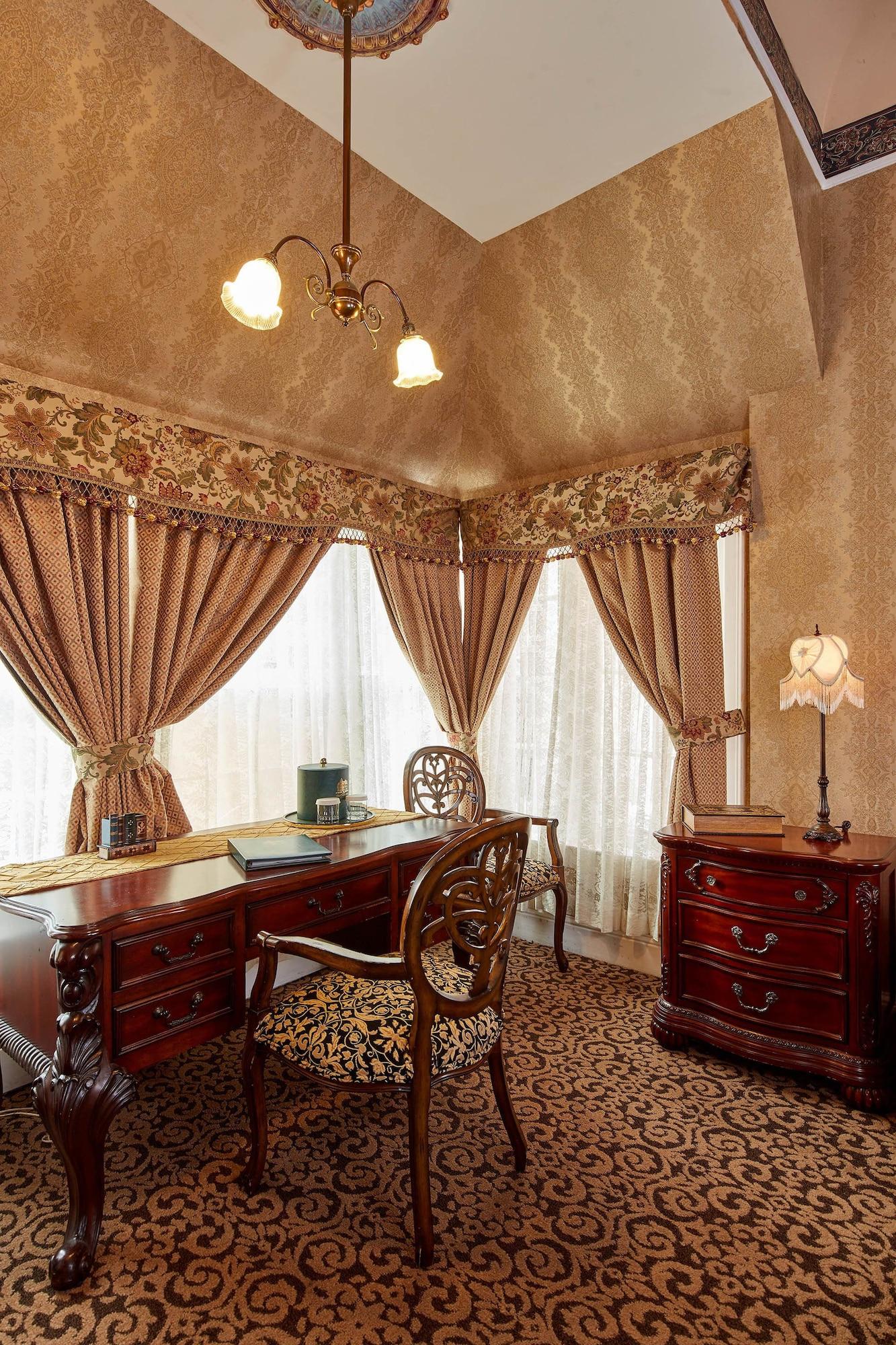Queen Anne Hotel 3*
