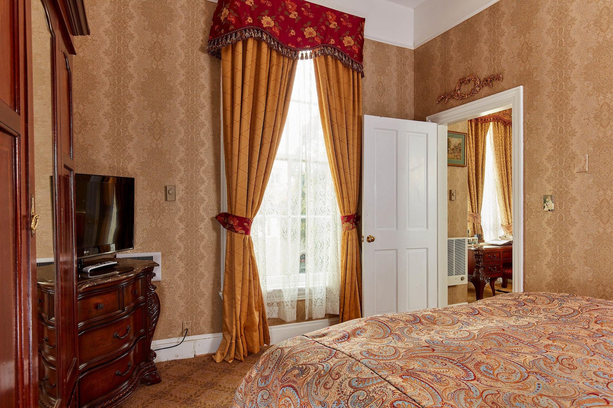 Queen Anne Hotel 3*