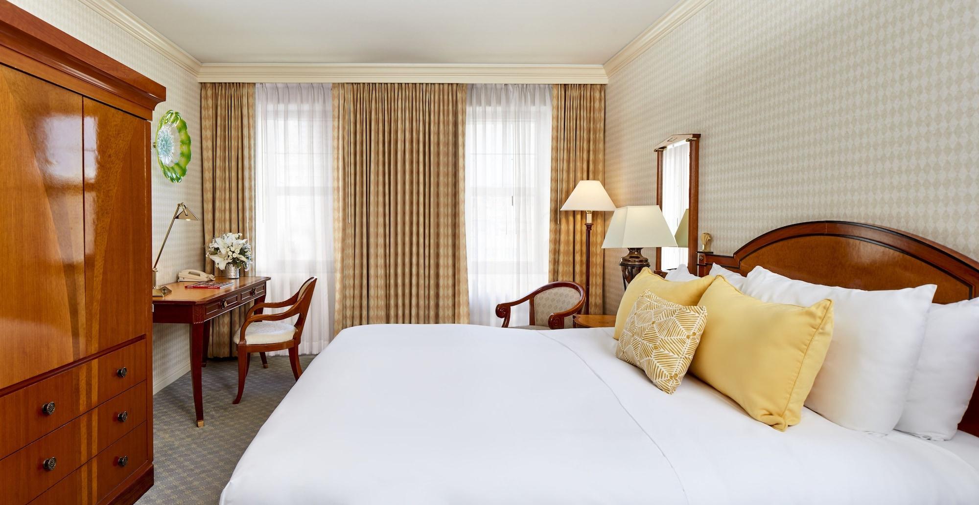 Orchard Hotel 4*