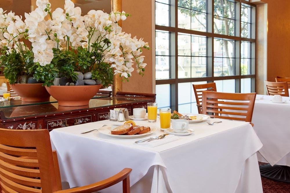 Orchard Hotel