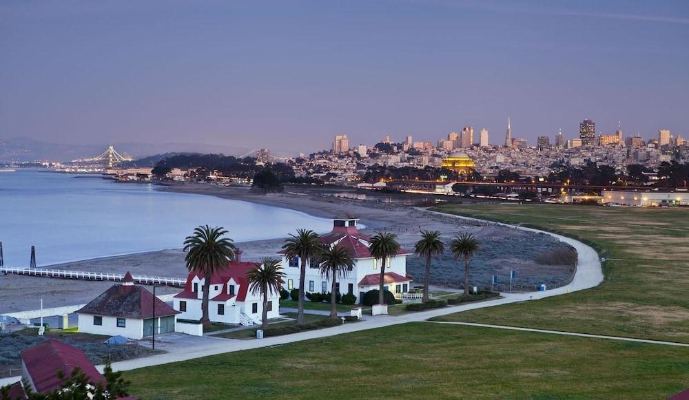 Surestay By Western Marina District