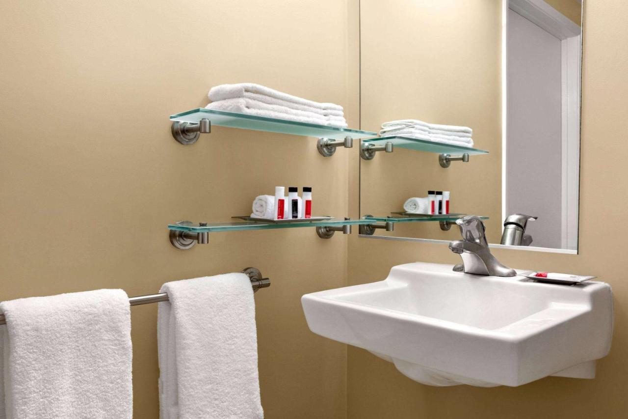 Travelodge By Wyndham Presidio Motel 2*