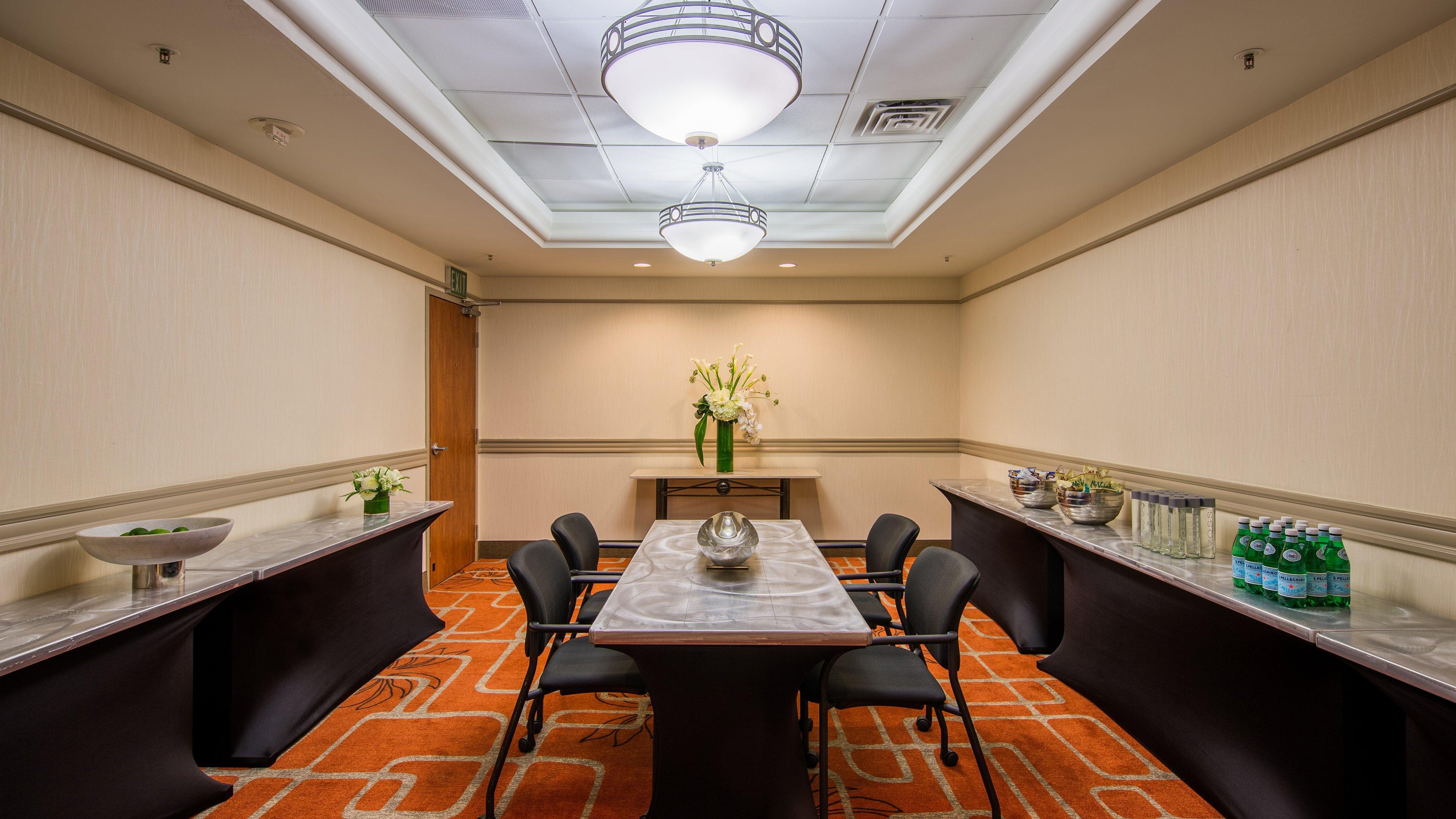 Holiday - Golden Gateway Newly Renovated With No Fee 3*