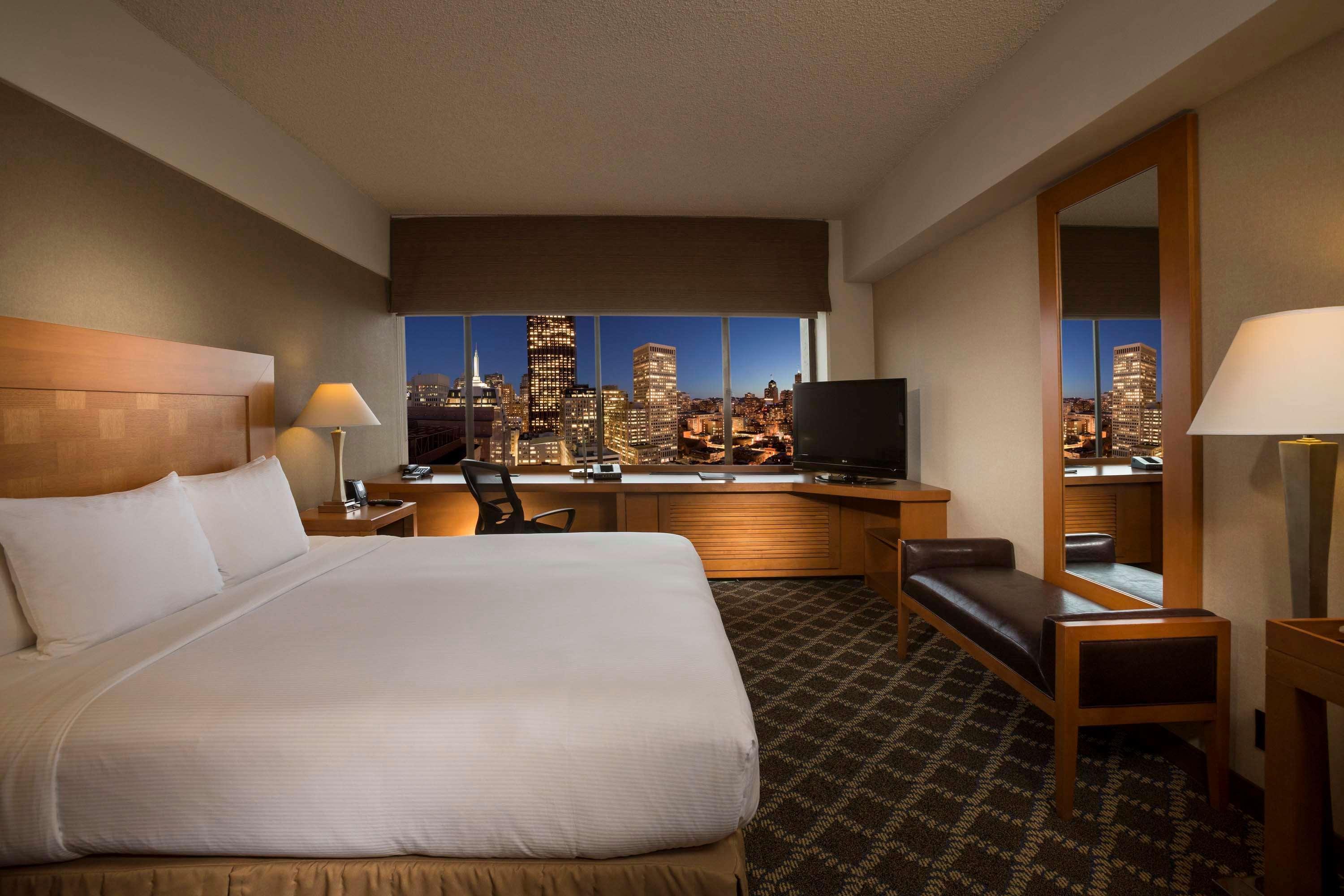 Hilton Financial District 4*