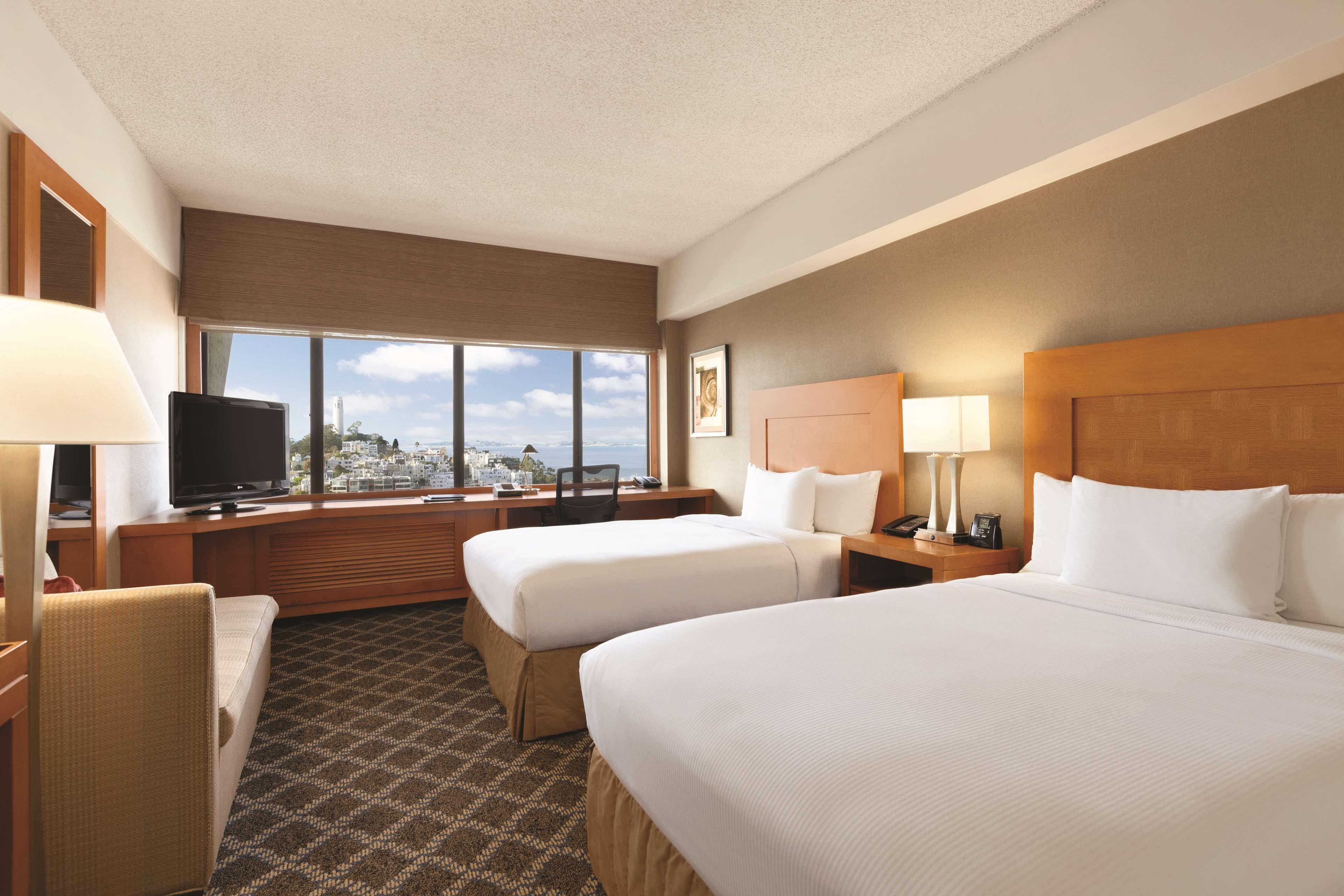 Hilton Financial District 4*
