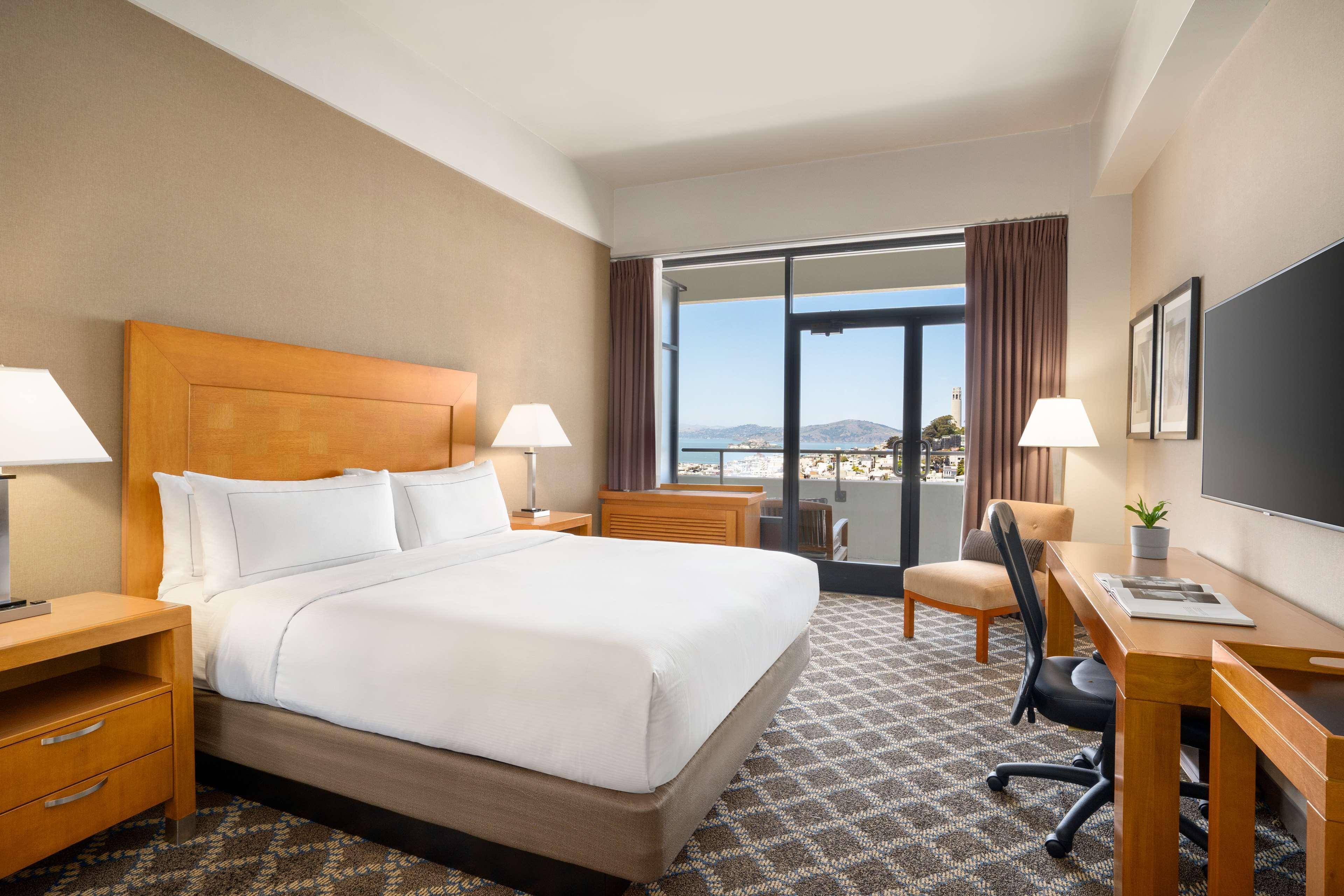 Hilton Financial District 4*